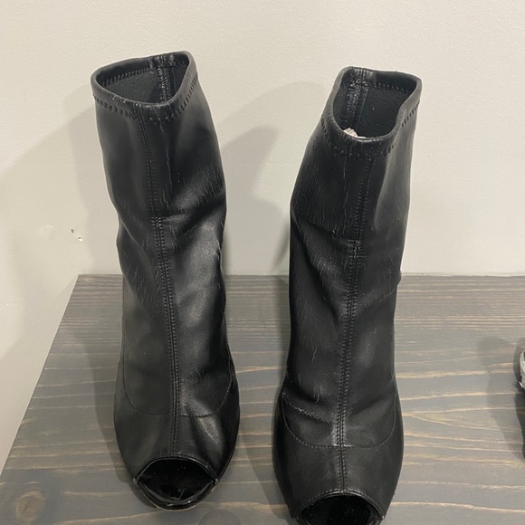 Heels - Picture 2 of 2